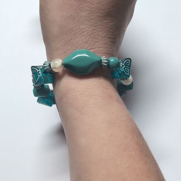 30 Blue and Clear Beaded Bracelet - Picture 4 of 4